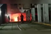 Chamas atingiram carros estacionados em edifício na avenida Lomas Valentinas, em Belém.