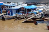 Ponte que dá acesso ao trapiche do Mercado do Peixe desabou e atingiu embarcações em Abaetetuba
