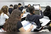 Os estudantes do ensino médio da Educação de Jovens e Adultos (EJA) também têm direito ao pagamento, referente à aprovação nos ciclos de formação e à conclusão do ensino médio.