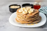 Segundo a nutricionista Juliana Andrade, a banana é fonte de carboidratos, potássio e vitamina B6, enquanto a aveia contém fibras, especialmente a beta-glucana, associada à saciedade e à saúde intestinal.