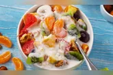 Além de ser simples de preparar, a salada pode ser adaptada conforme as frutas disponíveis em casa.