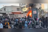 Estudantes participam de manifestação contra as condições das escolas em Paris, na França.