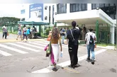 A adesão à renegociação de dívidas da graduação deve ser firmada diretamente com a instituição financeira.