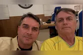 Entenda como Flávio Bolsonaro pode lidar com a pena de Jair Bolsonaro se eleito, incluindo indulto e outros mecanismos legais.