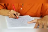 Professora explica como usar o repertório sociocultural na redação do Enem 2026 e evitar referências genéricas que podem prejudicar a Competência II.