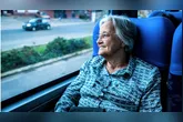 Aprenda como idosos podem viajar de ônibus de graça. Veja requisitos, documentação e orientações sobre o benefício de transporte.