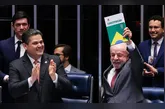 O presidente Luiz Inácio Lula da Silva rebateu nesta sexta-feira (16) críticas à aprovação do fim da escala 6x1.