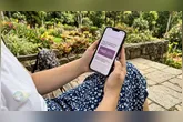 Conheça o serviço gratuito de apoio psicológico do SUS para mulheres em teleatendimento. Saiba como acessar e quais são os horários disponíveis.