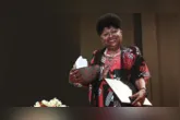 Familiares, amigos, estudantes e admiradores se reúnem para a despedida de Zélia Amador de Deus