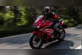 Quer gastar menos combustível com a moto? Pequenas mudanças na pilotagem podem fazer diferença no fim do mês.