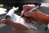Descubra cinco multas de trânsito que podem custar até R$ 2.934,70. Entenda suas consequências e saiba como evitá-las.