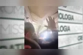 Imagens registradas por um dos passageiros mostram o momento em que a estrutura despenca sobre os viajantes