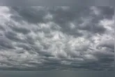 Confira como a frente fria afetará o tempo em várias regiões do Brasil, com riscos de temporais e calor intenso neste fim de semana.