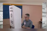 Após votar, Zema voltou a criticar a atuação do Judiciário e afirmou, segundo sua avaliação, que decisões judiciais teriam favorecido o presidente Luiz Inácio Lula da Silva (PT) durante a campanha eleitoral.