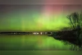 Descubra como uma tempestade solar pode trazer auroras boreais. Confira horários e previsões de atividade geomagnética para sexta (09/10).