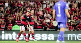 Flamengo chega a 69% de chances de conquistar o Brasileirão após vencer o Fluminense, enquanto o Palmeiras cai para 30,8%, apesar da goleada sobre o Corinthians