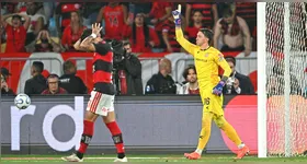 Muslera acabou com o sonho do bicampeonato consecutivo do Mengão