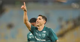 Savarino marcou três vezes e liderou a goleada
