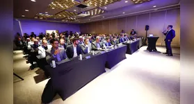 Clubes de futebol adiam reunião com governo Lula sobre proibição das apostas.