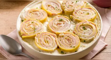 Imagem ilustrativa da notícia: Rondelli de presunto e mussarela ao molho branco é opção cremosa para o almoço