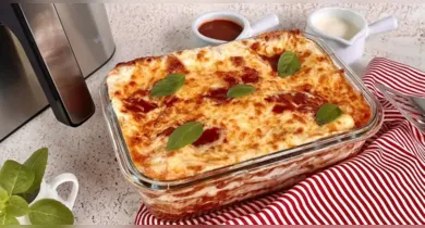 Imagem ilustrativa da notícia: Lasanha na air fryer: aprenda a fazer receita fácil e gratinada em poucos minutos
