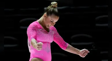 Imagem ilustrativa da notícia: Flávia Saraiva conquista ouro na Copa do Mundo de ginástica