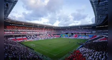 Imagem ilustrativa da notícia: Santa Cruz empata e garante volta à Série B após 10 anos