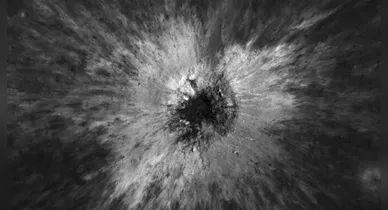 Imagem ilustrativa da notícia: Nova cratera na Lua é identificada pela NASA após "impacto raro"