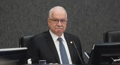 Imagem ilustrativa da notícia: Fachin aguarda ministros antes de decidir sobre crise no STF