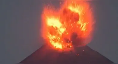 Imagem ilustrativa da notícia: Erupção do Anak Krakatoa cancela voos e afeta 270 mil
