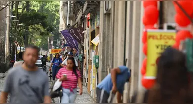 Imagem ilustrativa da notícia: Fim da escala 6x1 renova esperança de trabalhadores brasileiros