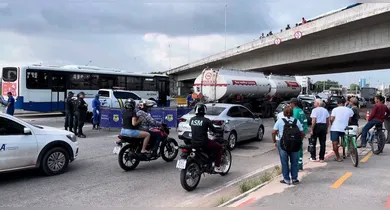Imagem ilustrativa da notícia: Colisão entre carreta e motocicleta deixa dois mortos na BR-316