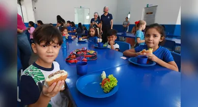 Imagem ilustrativa da notícia: Hambúrguer e milk-shake nutritivos conquistam estudantes de Belém
