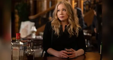 Imagem ilustrativa da notícia: Atriz Christina Applegate revela erro em diagnóstico de esclerose múltipla