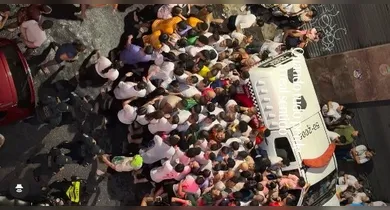 Imagem ilustrativa da notícia: Vídeo: grupo disputa a corda do traslado e causa confusão em Belém