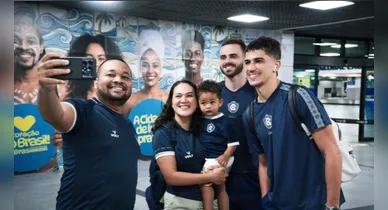 Imagem ilustrativa da notícia: Torcedores recebem elenco do Remo em Salvador