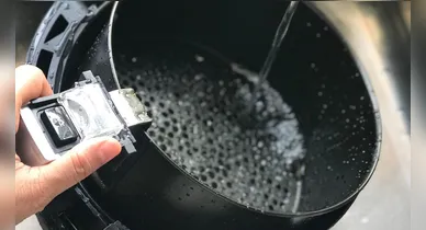 Imagem ilustrativa da notícia: Como limpar a air fryer e remover gordura acumulada sem danificar