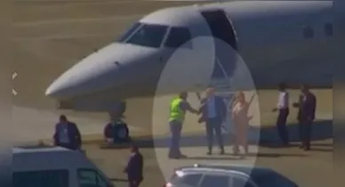 Imagem ilustrativa da notícia: Vídeo mostra Moraes saindo de jatinho ligado a Vorcaro