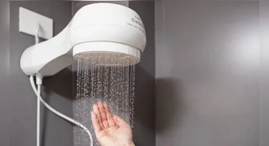 Imagem ilustrativa da notícia: Tem chuveiro elétrico em casa? Confira 10 dicas para economizar energia