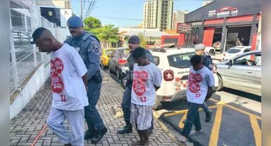 Imagem ilustrativa da notícia: Policiais são acusados de obrigar suspeitos a vestirem camiseta de Lula