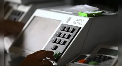 Imagem ilustrativa da notícia: Eleitor danifica tecla 3 de urna, e equipamento é trocado