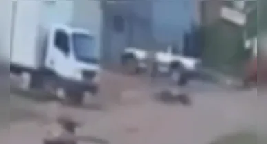 Imagem ilustrativa da notícia: Motociclista morre em colisão com caminhonete estacionada