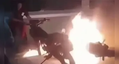 Imagem ilustrativa da notícia: Incêndio destrói motocicleta em frente de hospital do Pará