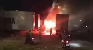 Imagem ilustrativa da notícia: Caminhões são destruídos por incêndio em posto de Belém