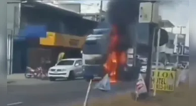 Imagem ilustrativa da notícia: Carreta pega fogo e fica destruída na BR-316, em Castanhal