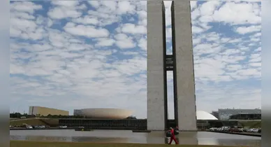 Imagem ilustrativa da notícia: Senado retoma debate sobre fim da escala 6x1 na próxima semana
