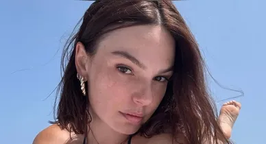 Imagem ilustrativa da notícia: "É uma merda", diz Isis Valverde sobre a própria tatuagem