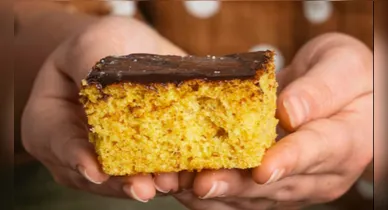Imagem ilustrativa da notícia: Bolo de fubá: receita cremosa fica pronta em 40 minutos; Aprenda a fazer!