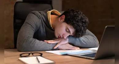 Imagem ilustrativa da notícia: Está com sono? Veja 5 dicas para manter o foco nos estudos e no trabalho