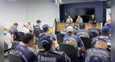 Imagem ilustrativa da notícia: Torcida do Remo pressiona e consegue reunir com diretores após protestos